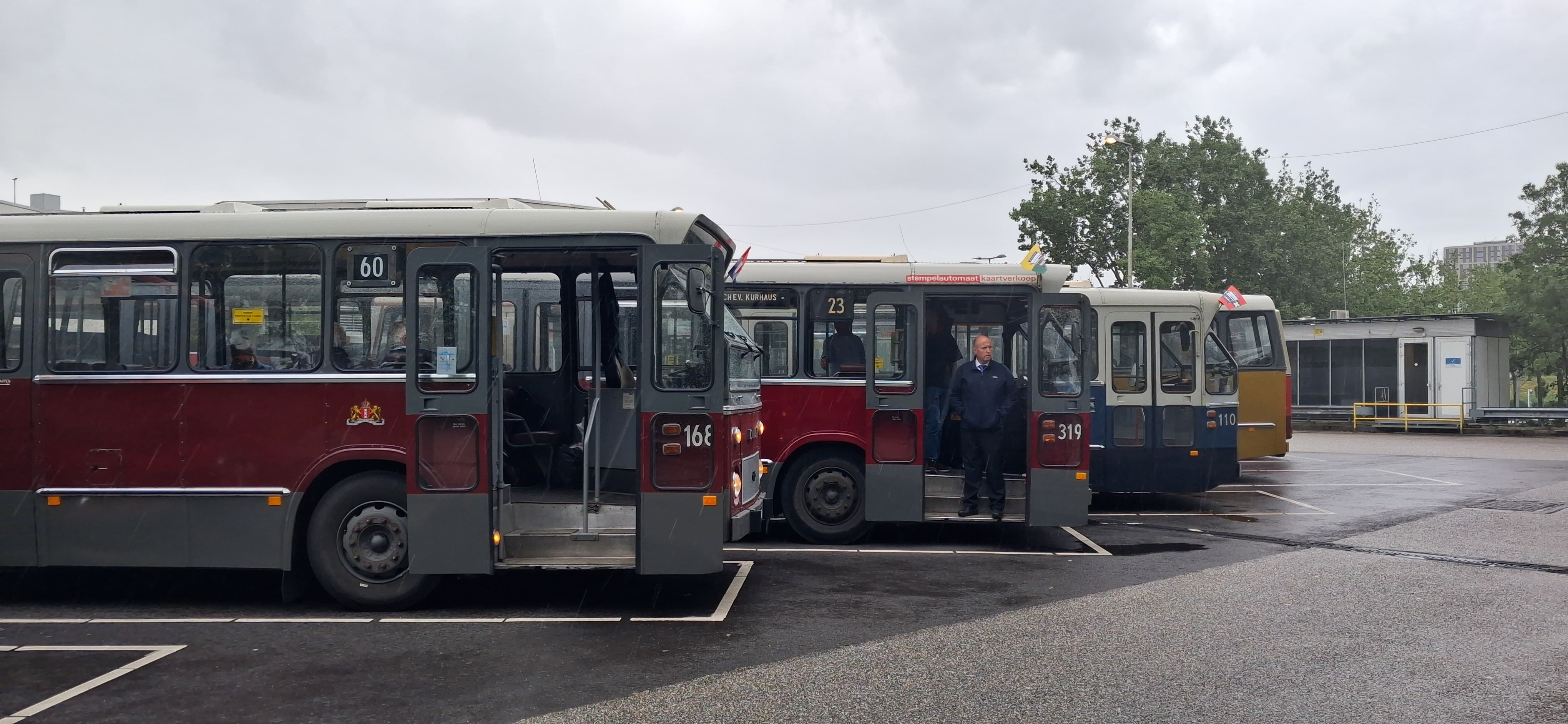 Historische standaardstadsbussen tijdens 60 jaar CSA-I